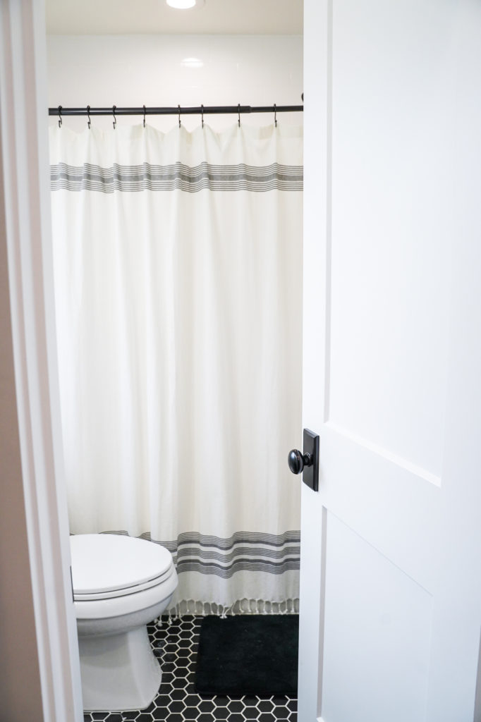 Carriage House Bath - Small craftsman bathroom