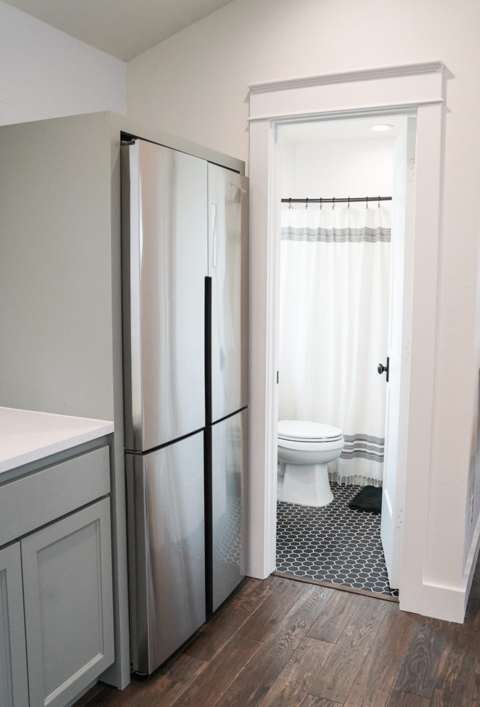 Carriage House Bath - Small craftsman bathroom